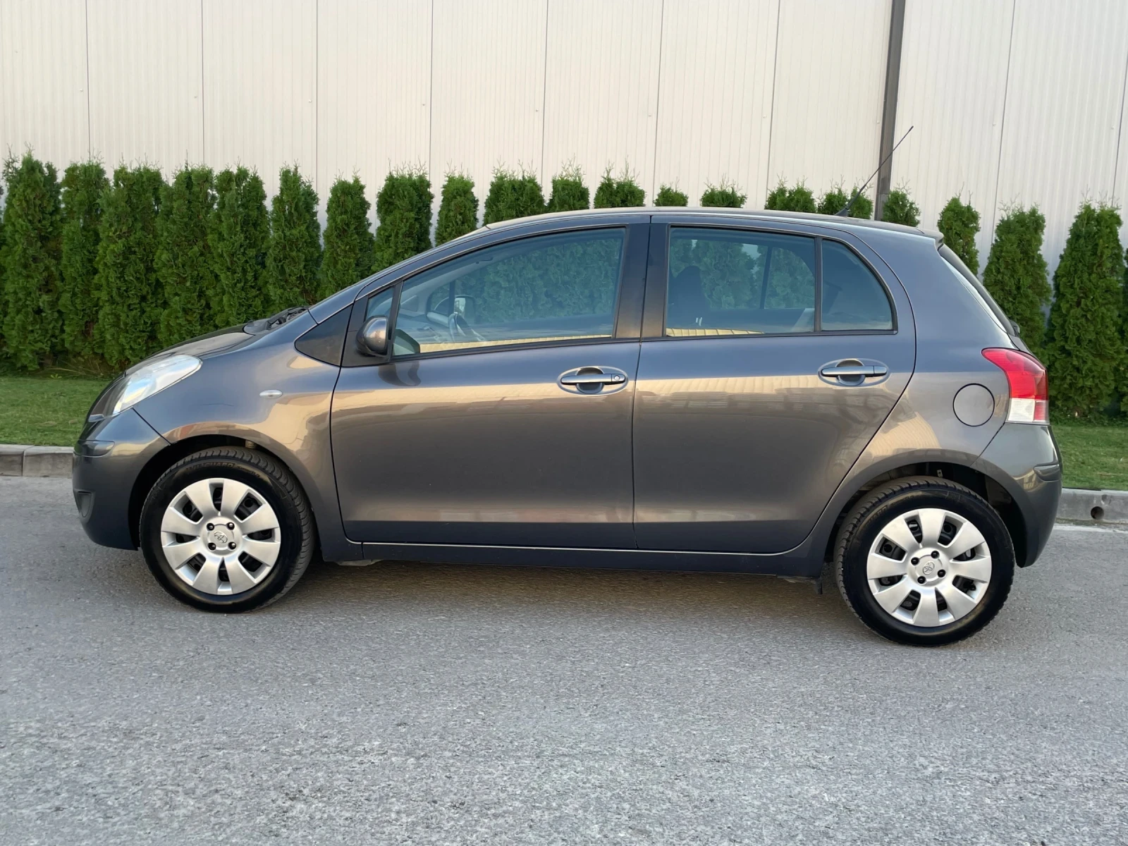 Toyota Yaris 1.0i Италия 2009 Година  - изображение 8