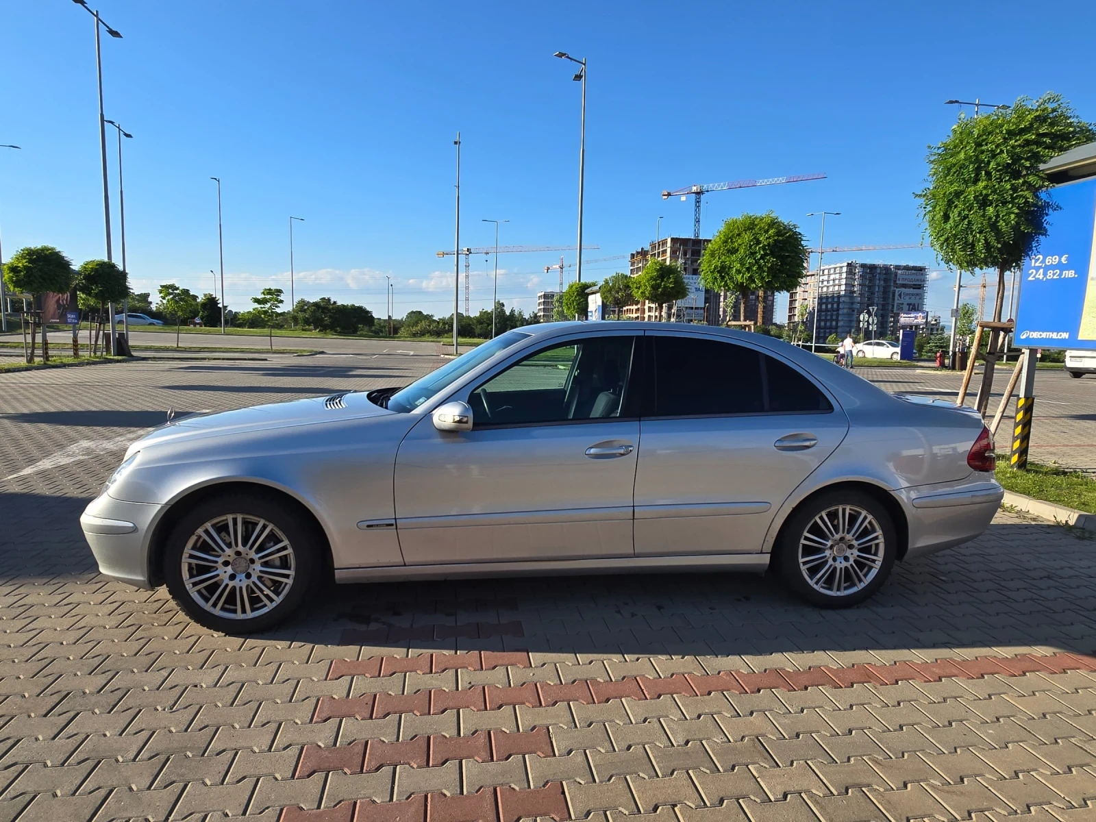 Mercedes-Benz E 220, снимка 3 - Автомобили и джипове - 54751760