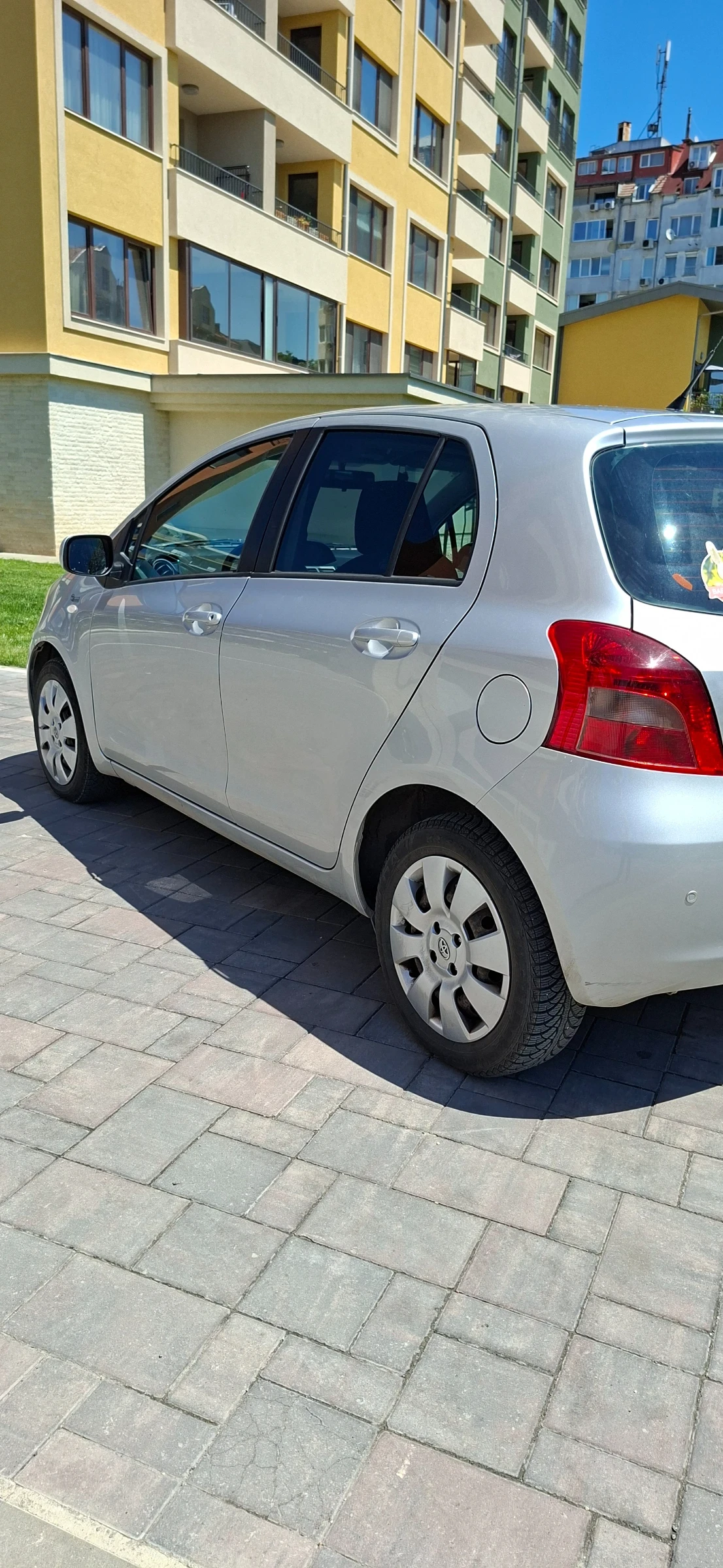 Toyota Yaris 1.3 VVTI, 89hp БЕНЗИН, РЕАЛНИ 100 000КМ, ГАРАЖНА, снимка 3 - Автомобили и джипове - 54922248