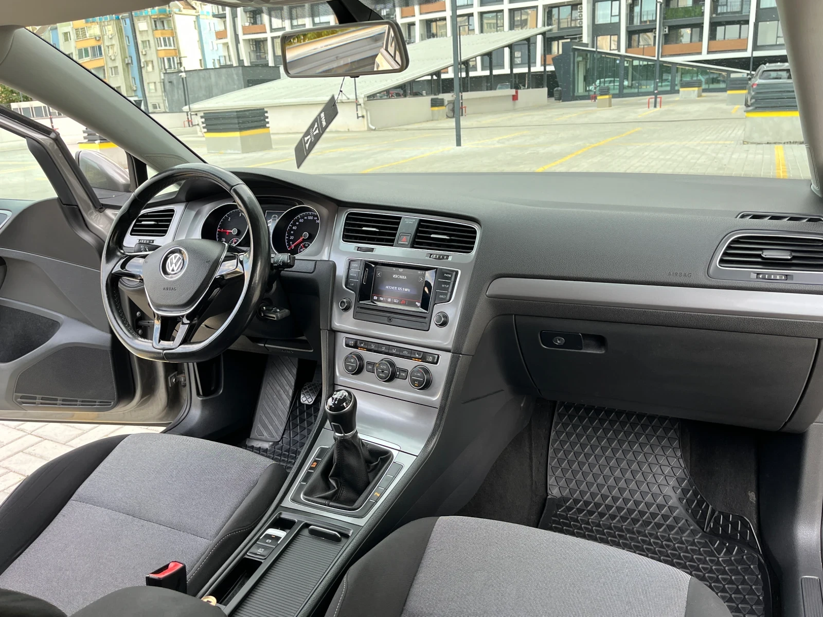VW Golf Variant 1.6TDI/110/2016Г, снимка 15 - Автомобили и джипове - 55428575