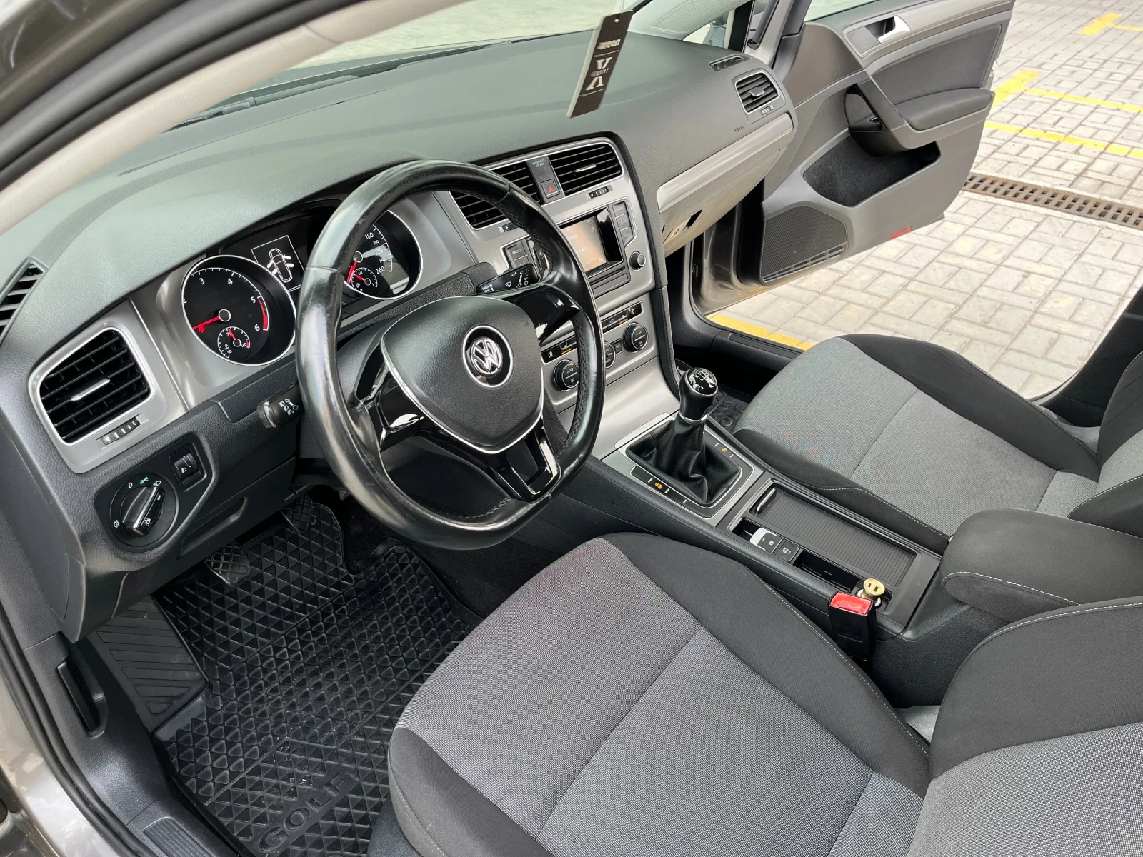 VW Golf Variant 1.6TDI/110/2016Г, снимка 11 - Автомобили и джипове - 55428575