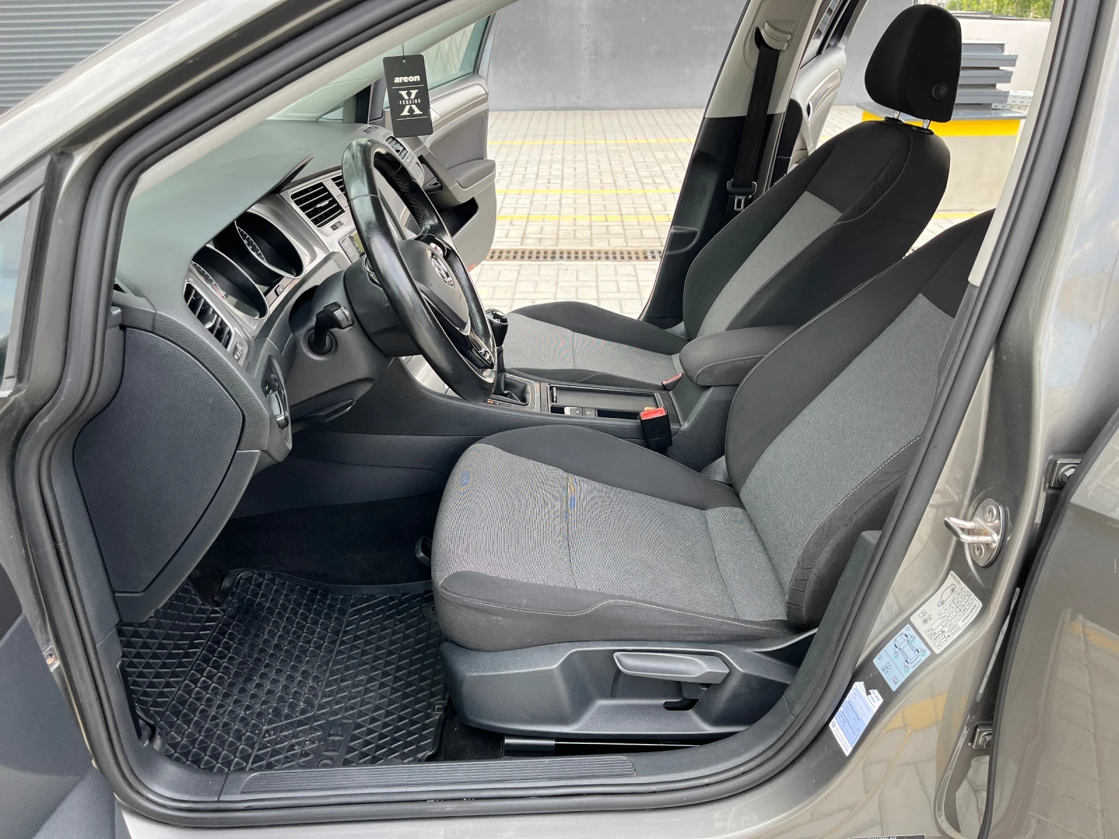 VW Golf Variant 1.6TDI/110/2016Г, снимка 12 - Автомобили и джипове - 55428575