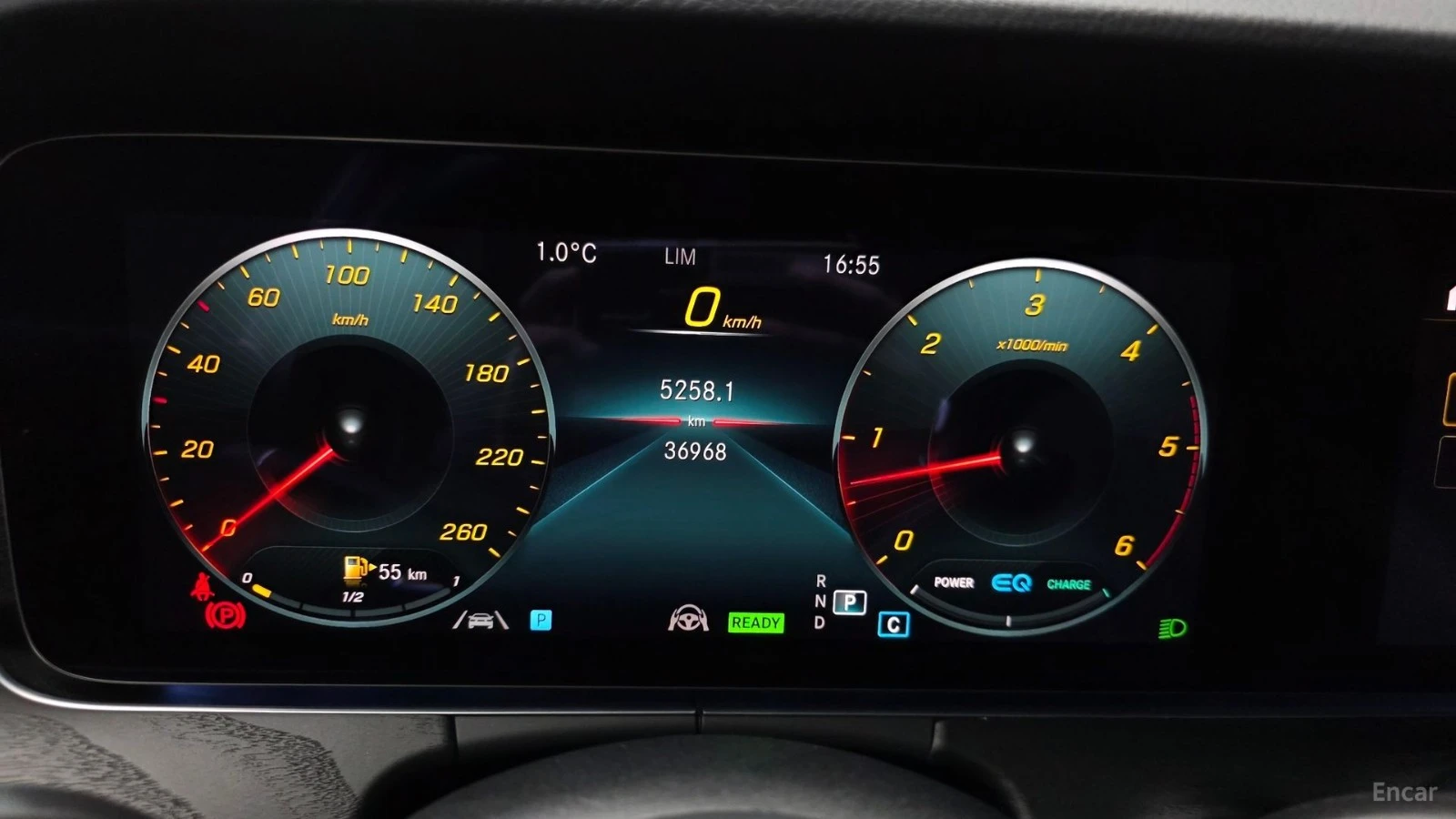 Mercedes-Benz CLS 300d 4MATIC* HUD* КОЖА* ОБДУХВ* НАВИ* ПАНО, снимка 6 - Автомобили и джипове - 55463119
