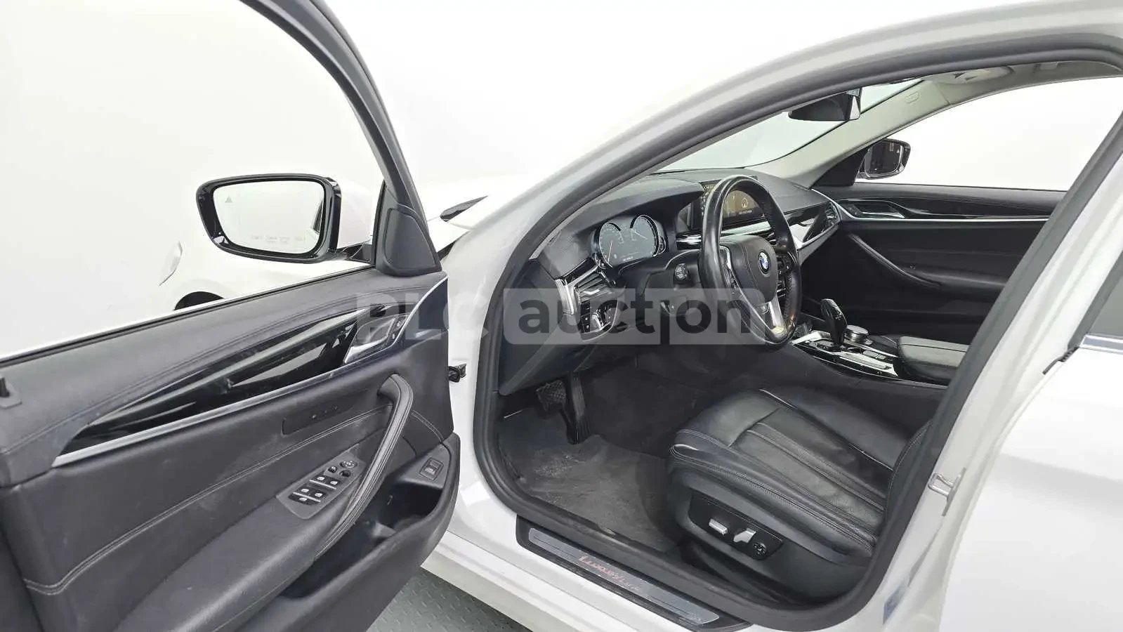 BMW 520 M LUXURY HEAD UP/CAMERA!PANORAMA/, снимка 9 - Автомобили и джипове - 55506653