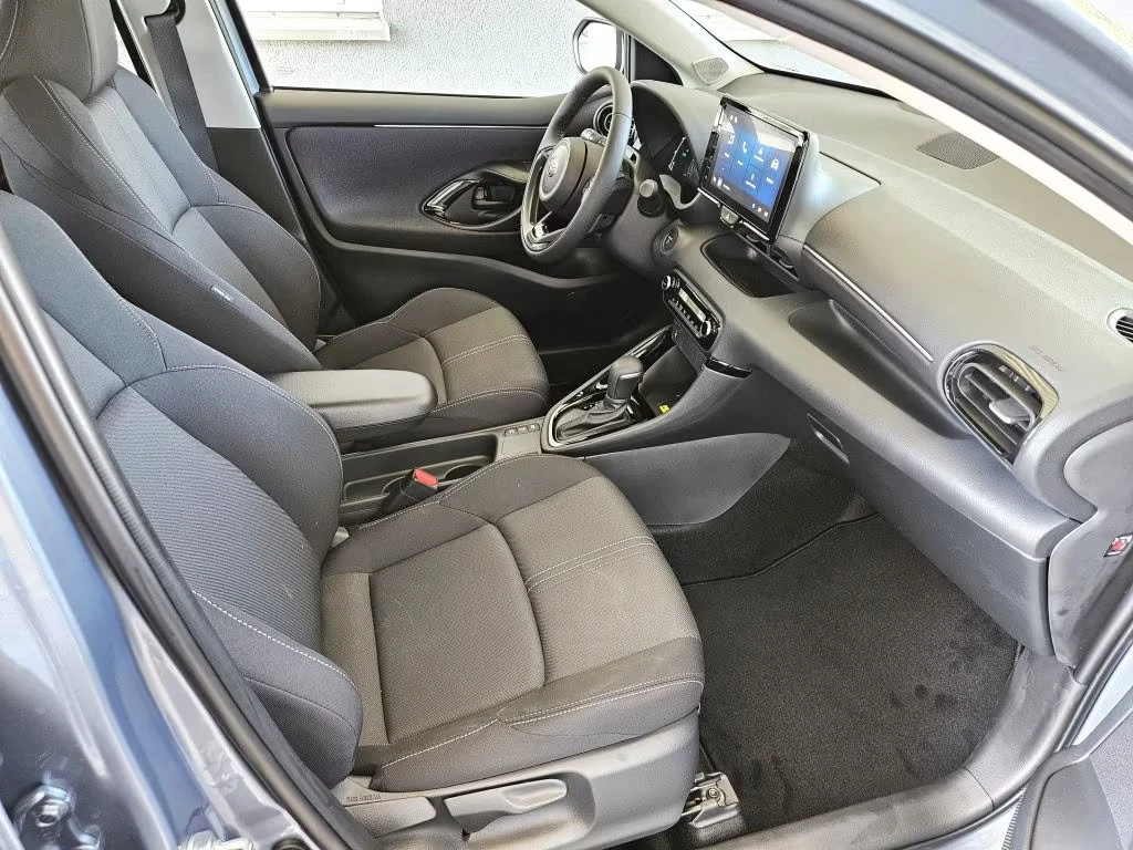 Toyota Yaris НОВ/HEV/116HP/TEAM-PLAYER/CAM/ACC/CPLAY/KLESS/651q, снимка 6 - Автомобили и джипове - 55831354