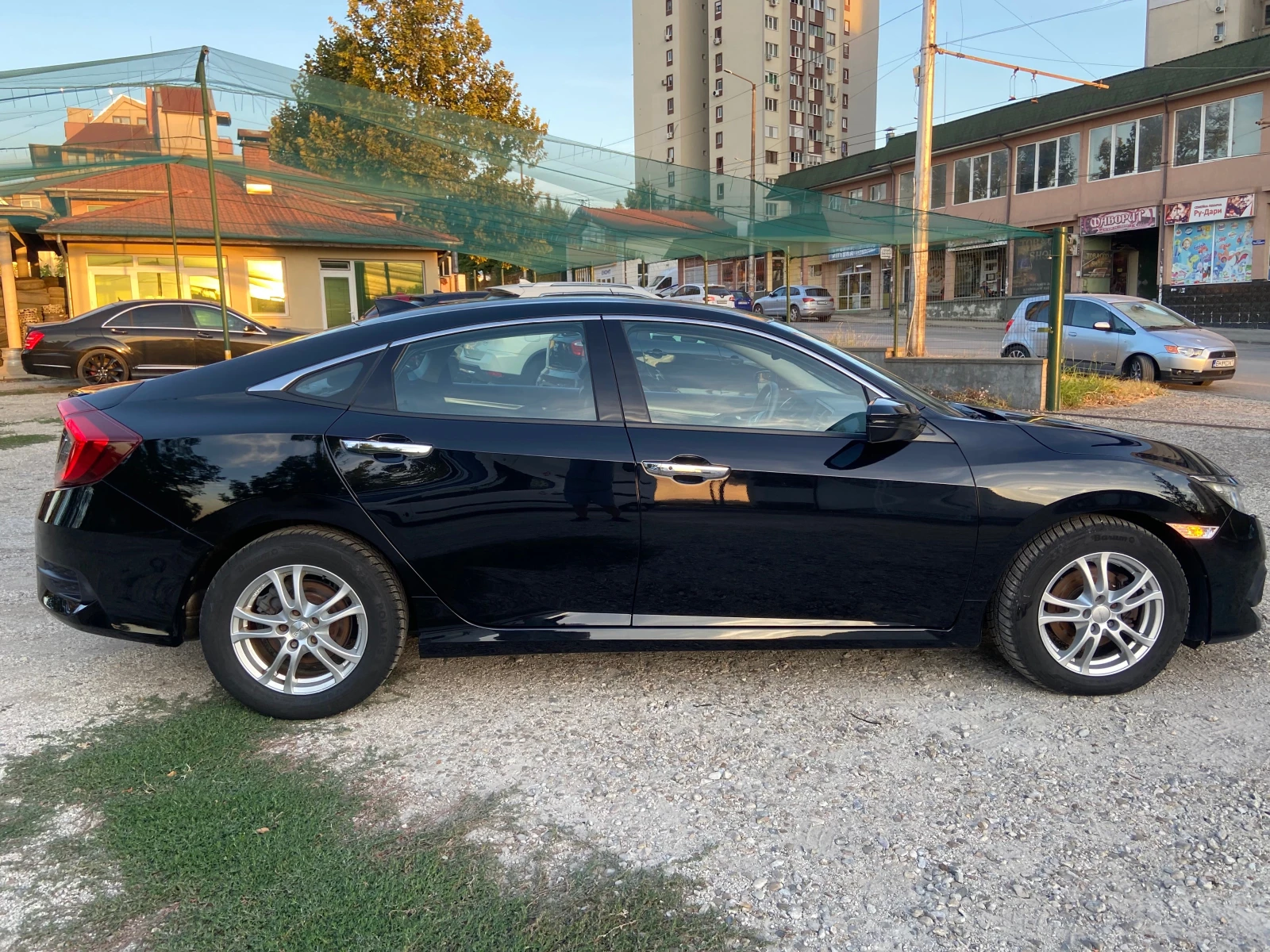 Honda Civic 1.5i NAVI Камера Шибидах Keyless Швейцария, снимка 6 - Автомобили и джипове - 55963591