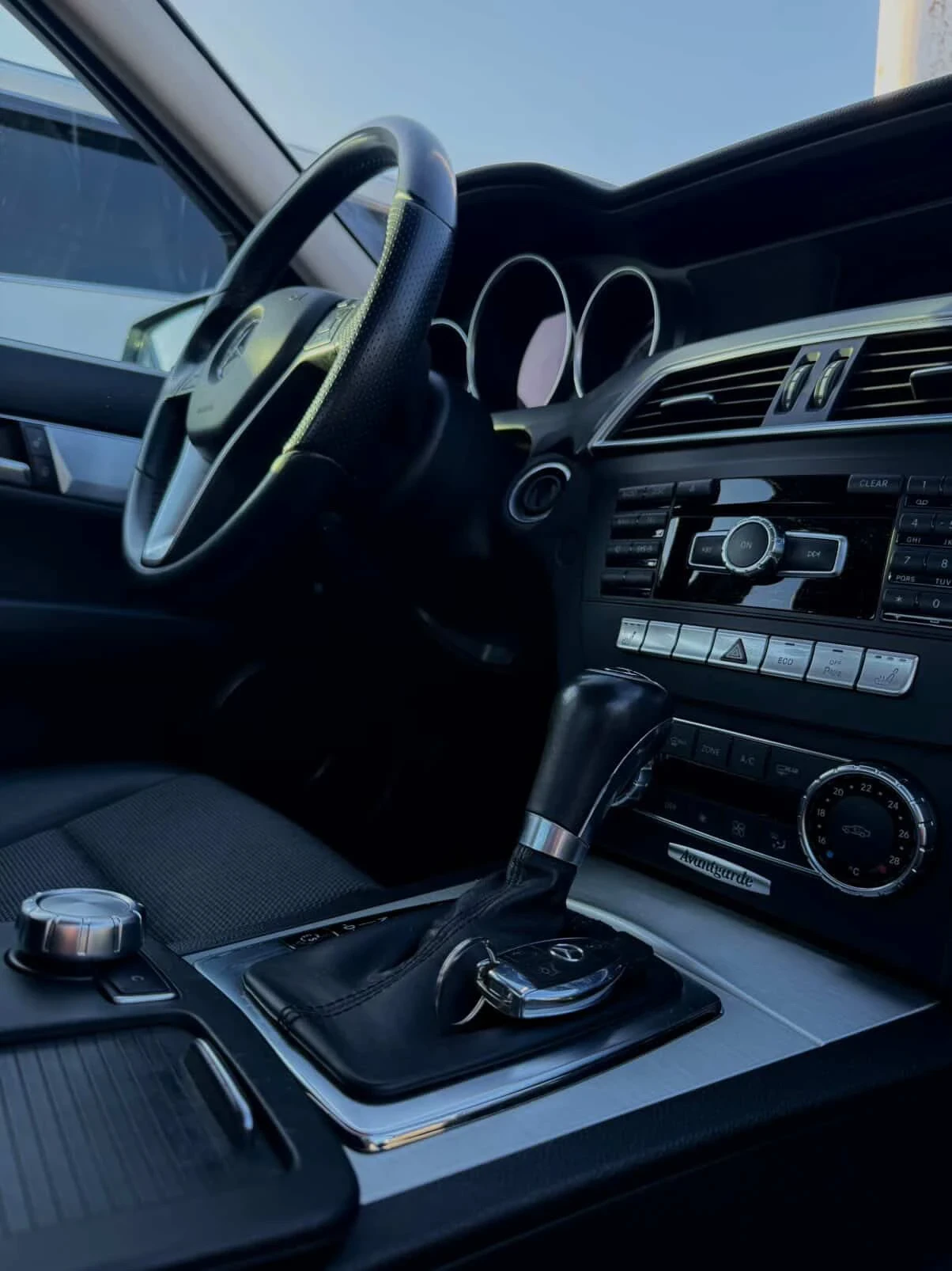 Mercedes-Benz C 200, снимка 8 - Автомобили и джипове - 56154981