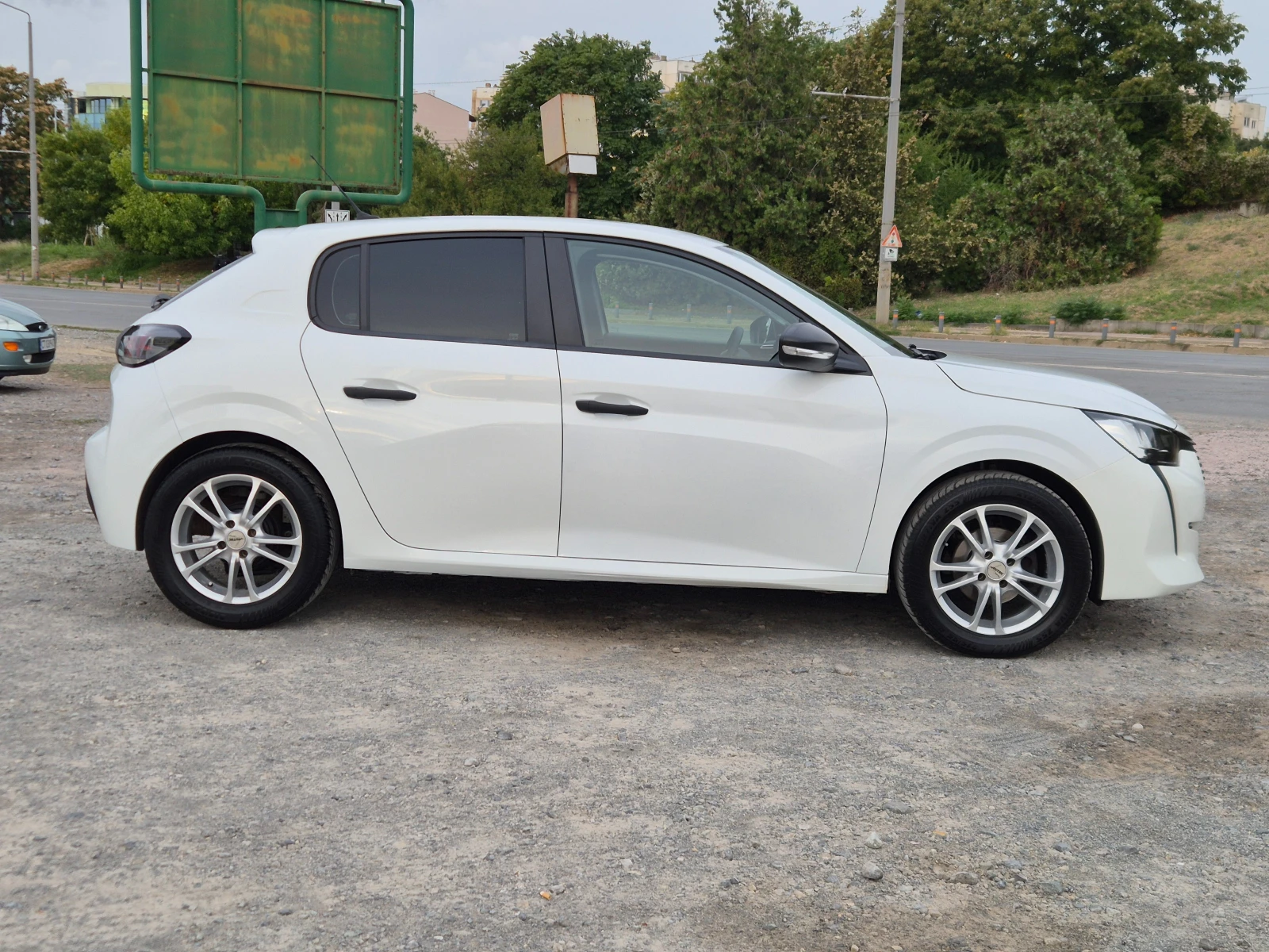 Peugeot 208 1.2i PureTech , снимка 6 - Автомобили и джипове - 56230052