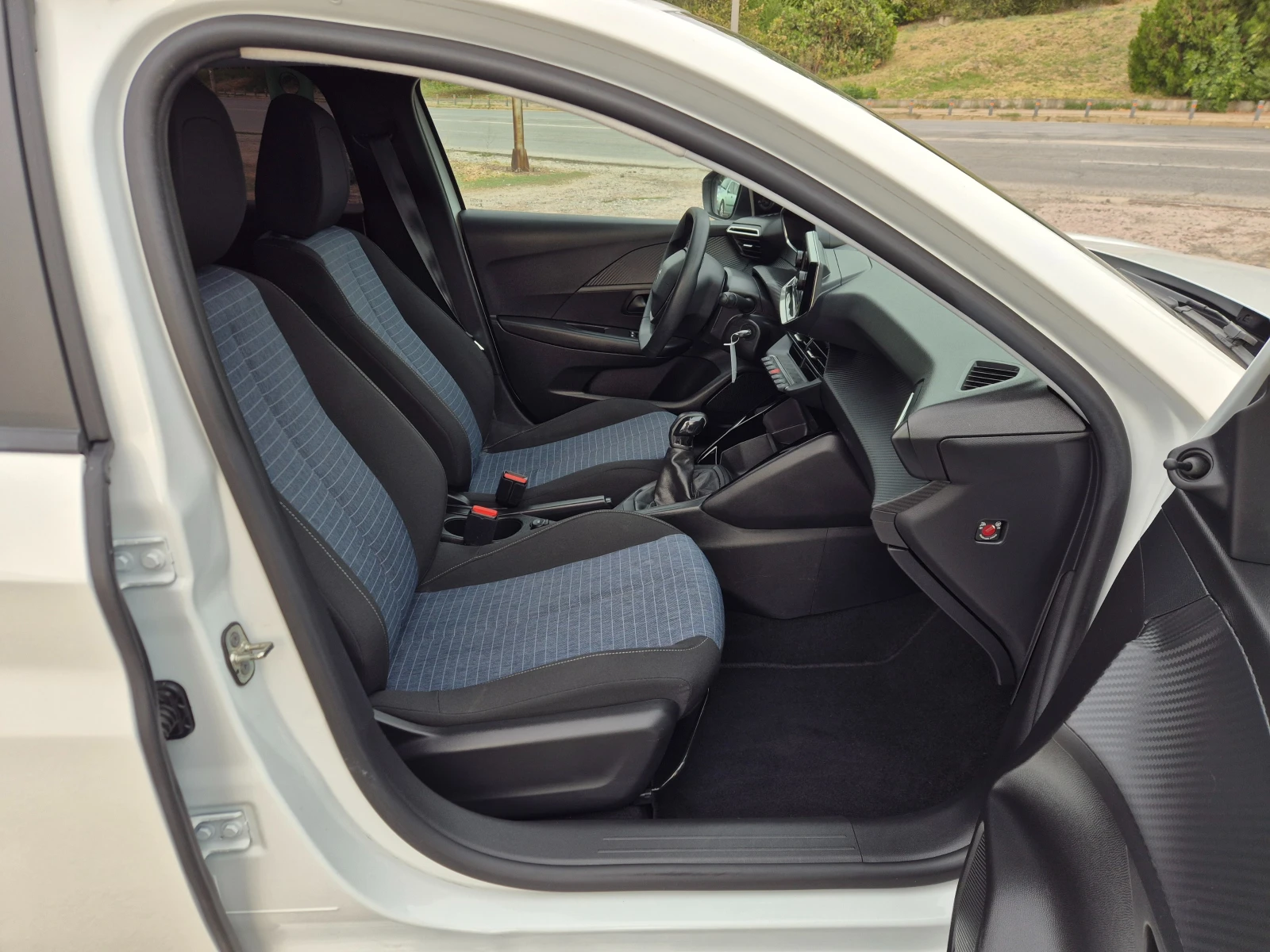 Peugeot 208 1.2i PureTech , снимка 9 - Автомобили и джипове - 56230052
