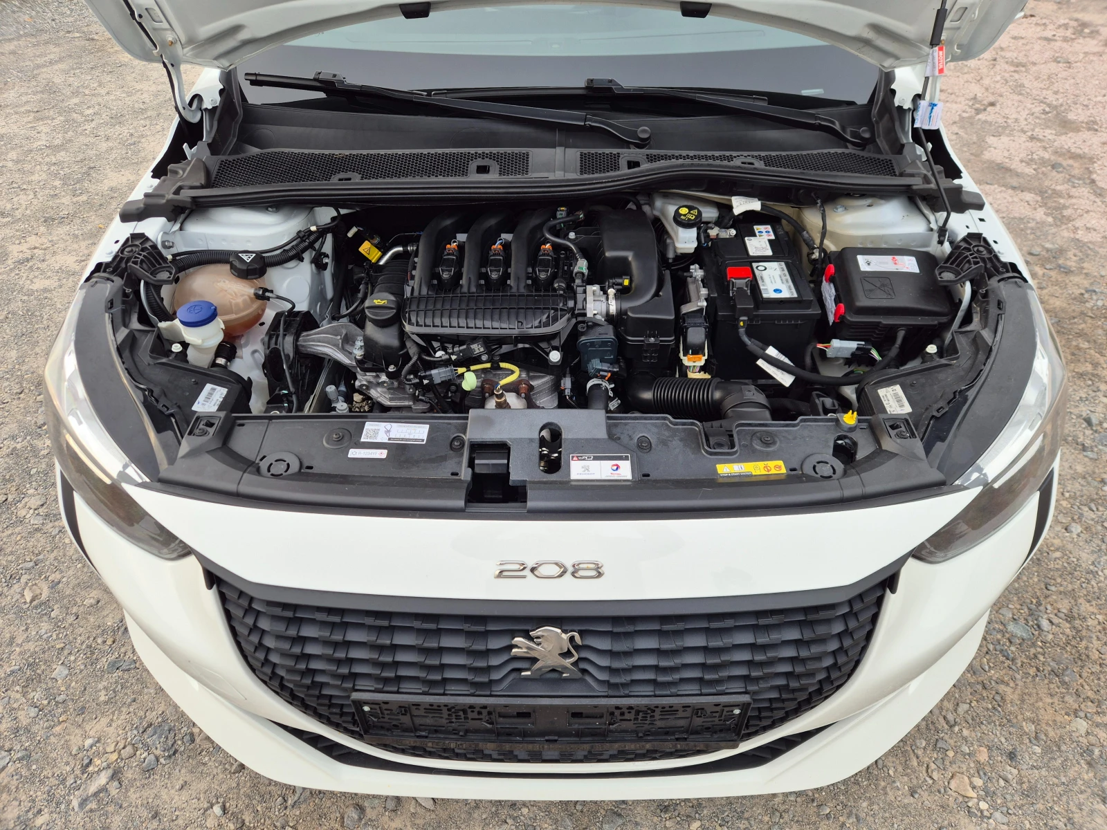 Peugeot 208 1.2i PureTech , снимка 15 - Автомобили и джипове - 56230052