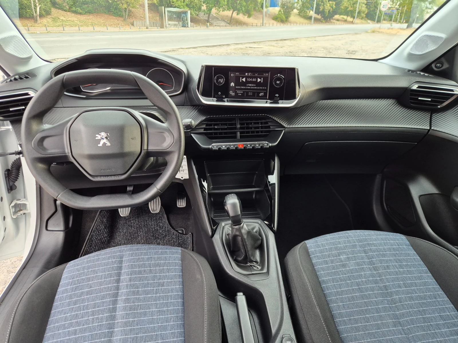 Peugeot 208 1.2i PureTech , снимка 14 - Автомобили и джипове - 56230052