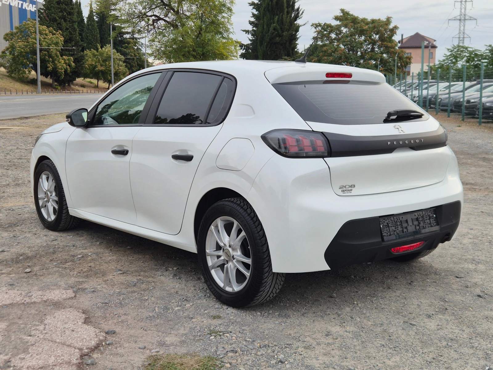 Peugeot 208 1.2i PureTech , снимка 3 - Автомобили и джипове - 56230052