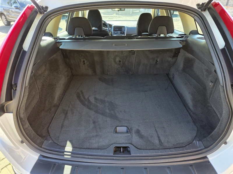 Volvo XC60 2.0D , снимка 12 - Автомобили и джипове - 52120096