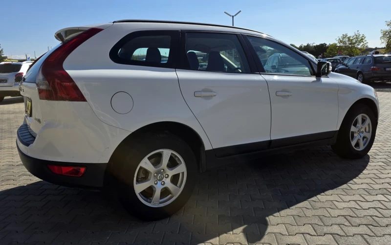 Volvo XC60 2.0D , снимка 4 - Автомобили и джипове - 52120096