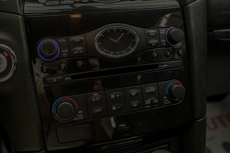 Infiniti Fx 30 SD/Дистроник/Lane Assist/Камера 360/Обдухване, снимка 12 - Автомобили и джипове - 52829754