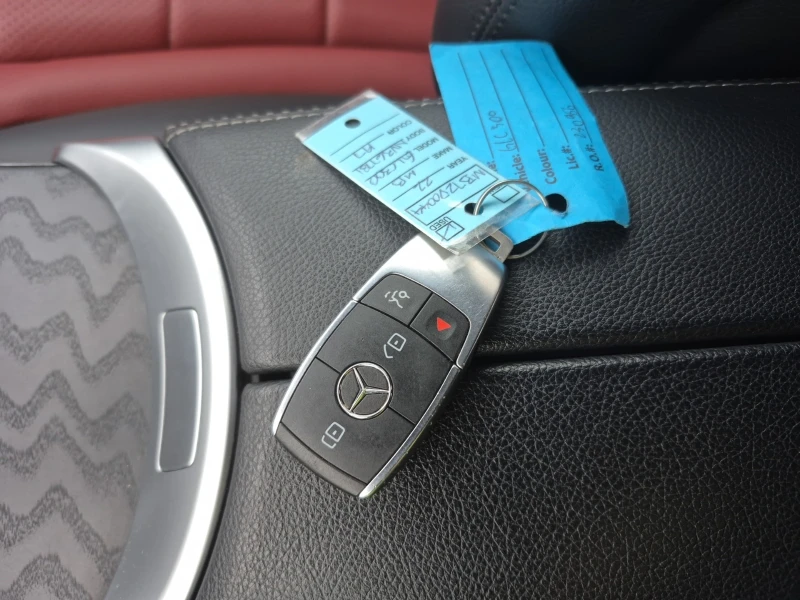 Mercedes-Benz GLC 300 4MATIC* DISTRONIC* LANE-ASSIST* PANOROOF* KEYLESS*, снимка 10 - Автомобили и джипове - 53152398