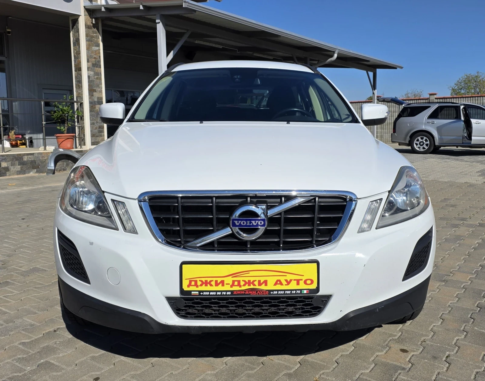 Volvo XC60 2.0D  - изображение 2