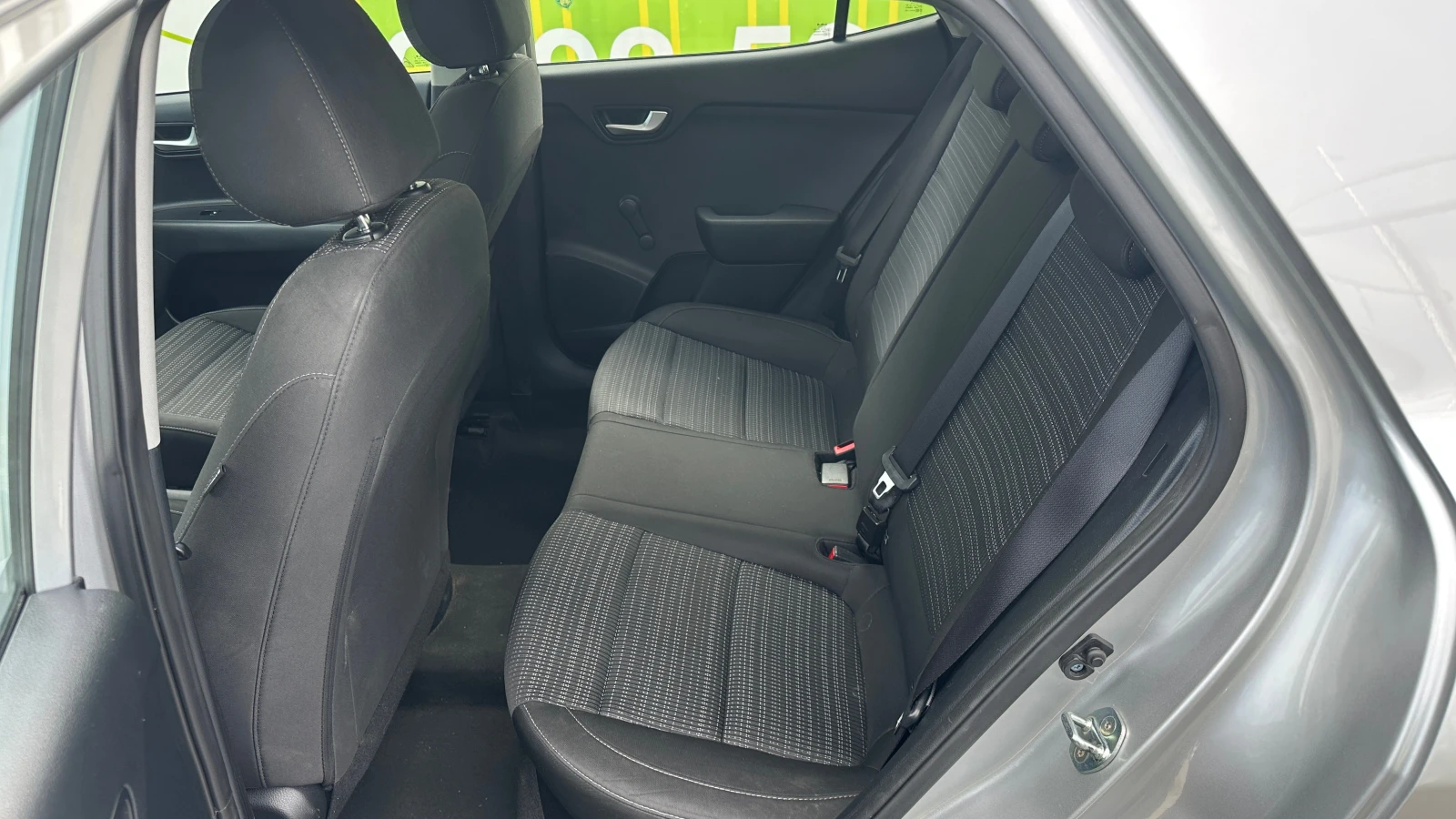 Kia Stonic 1.2 i Първи собственик от България - изображение 9