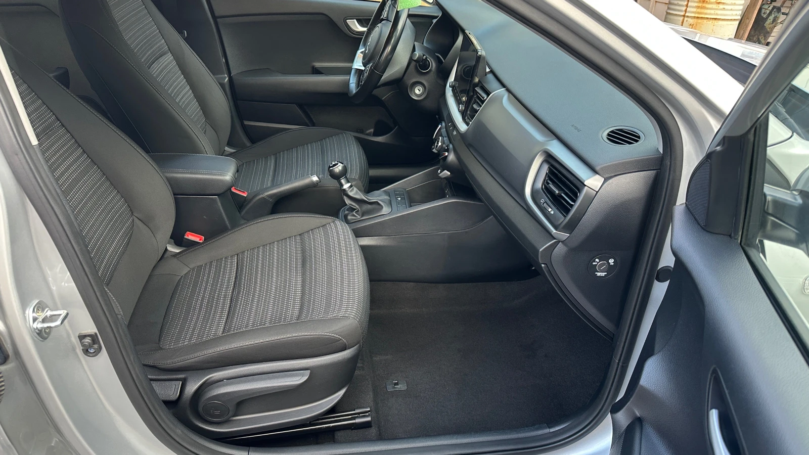 Kia Stonic 1.2 i     | Mobile.bg   12