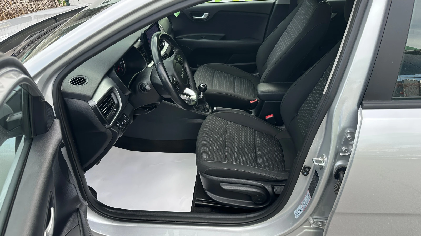 Kia Stonic 1.2 i Първи собственик от България - изображение 8