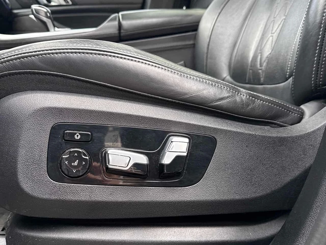 BMW X5 * M50I * 360 * ПОДГРЕВ * ОБДУХВАНЕ * ПАНОРАМА, снимка 13 - Автомобили и джипове - 53910029