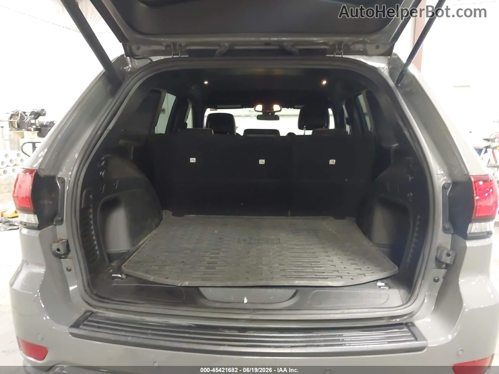Jeep Grand cherokee 3.6 Pentastar* Nardo Gray* Distronic* AWD, снимка 9 - Автомобили и джипове - 55787930