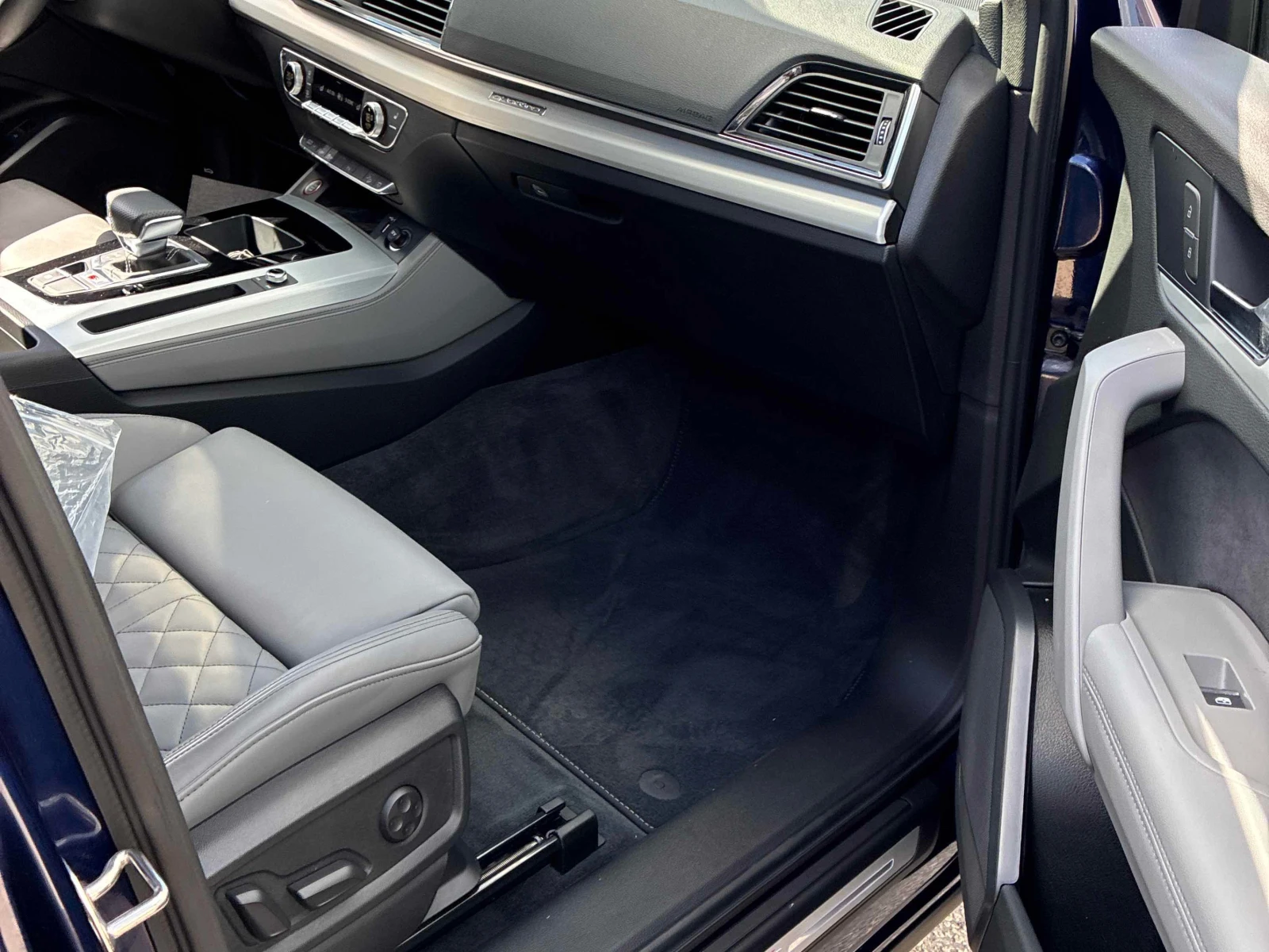 Audi SQ5 * PROGRESSIV * АВТОКРЕДИТ БЕЗ ПЪРВОНАЧАЛНА ВНОСКА, снимка 14 - Автомобили и джипове - 56096724