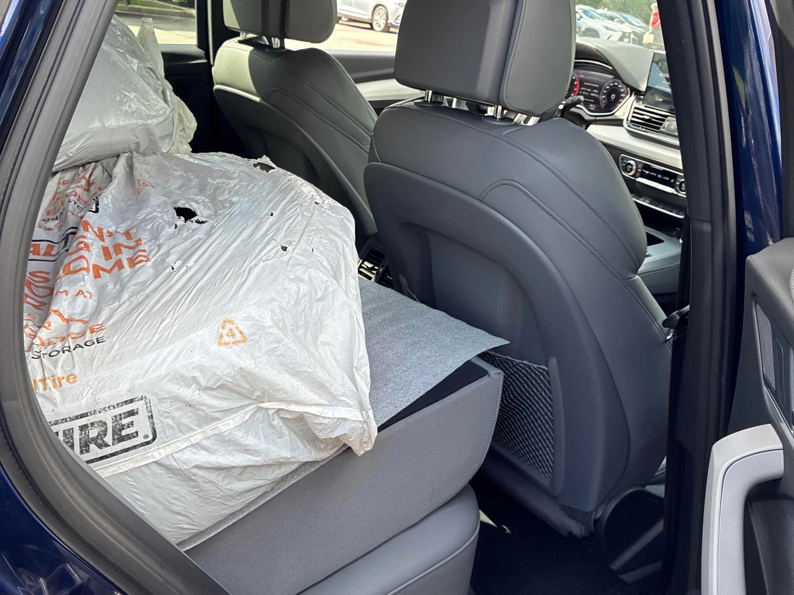 Audi SQ5 * PROGRESSIV * АВТОКРЕДИТ БЕЗ ПЪРВОНАЧАЛНА ВНОСКА, снимка 13 - Автомобили и джипове - 56096724