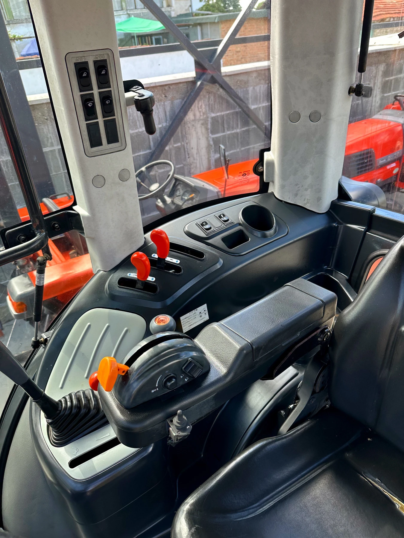 Трактор Kubota KIOTI DX9010 - изображение 10