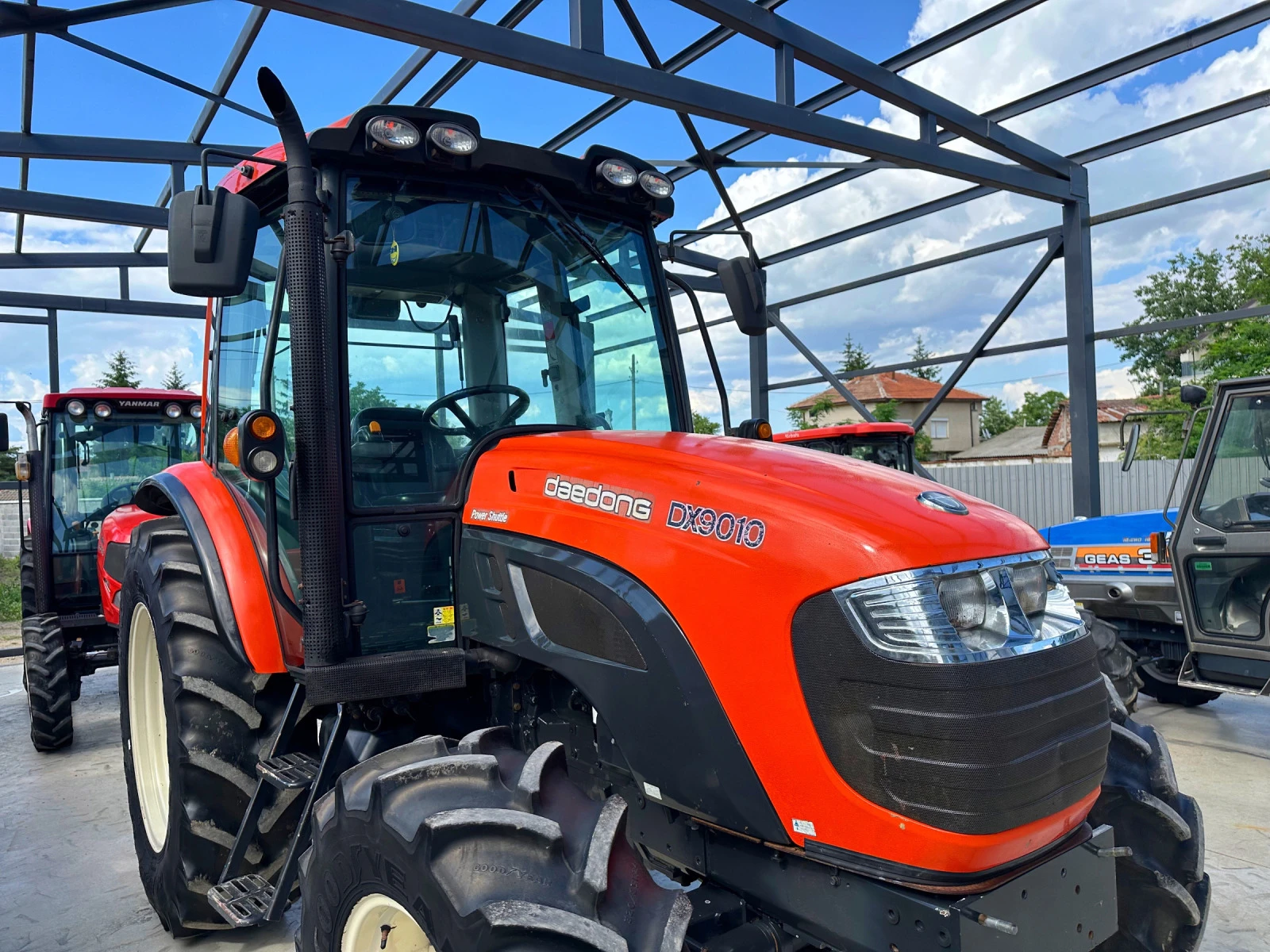 Трактор Kubota KIOTI DX9010 - изображение 2