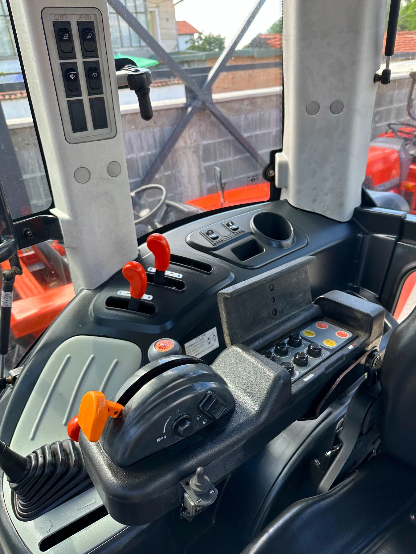 Трактор Kubota KIOTI DX9010 - изображение 9