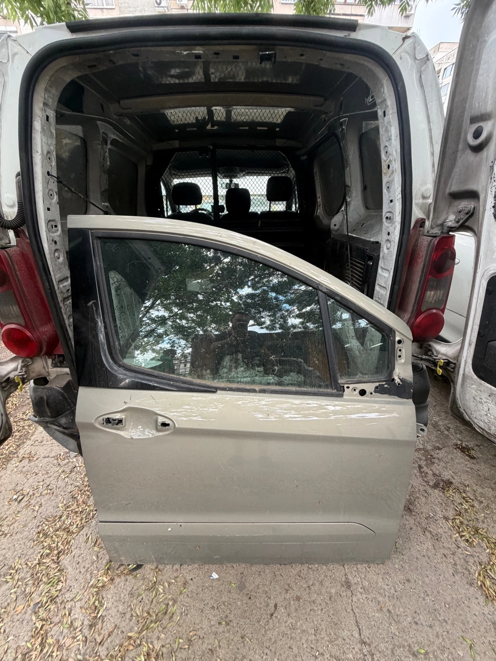 Ford Courier 2016г предна дясна врата, снимка 2 - Части - 55003217