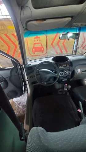 Toyota Yaris verso, снимка 8
