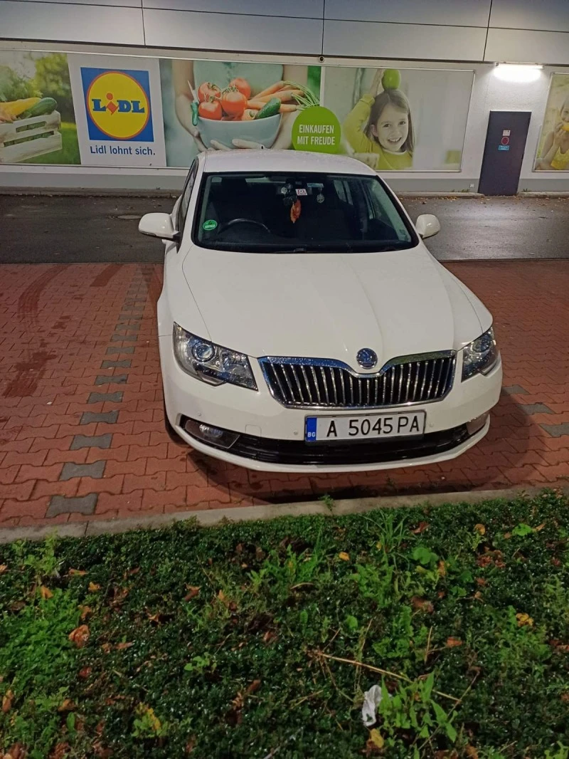 Skoda Superb, снимка 6 - Автомобили и джипове - 47241828