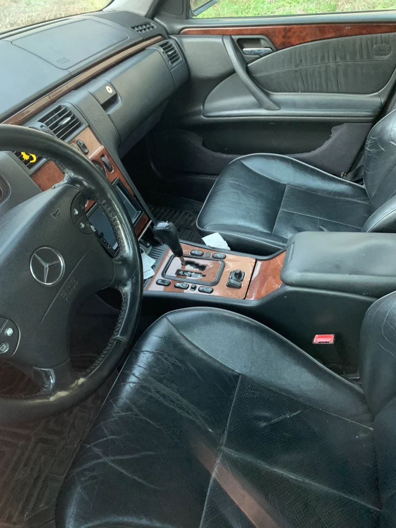 Mercedes-Benz E 220, снимка 7 - Автомобили и джипове - 47918930