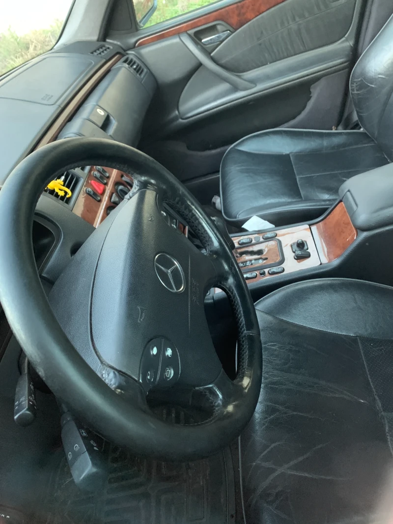 Mercedes-Benz E 220, снимка 5 - Автомобили и джипове - 47918930