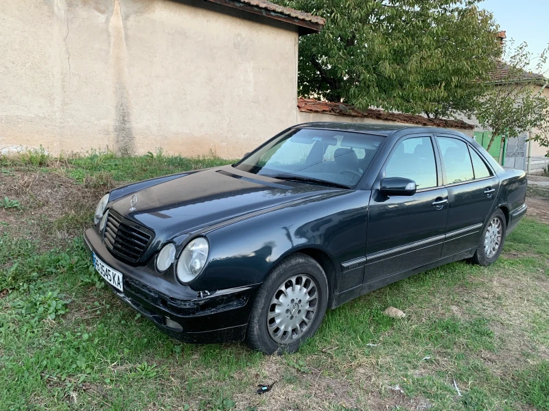 Mercedes-Benz E 220, снимка 2 - Автомобили и джипове - 47918930