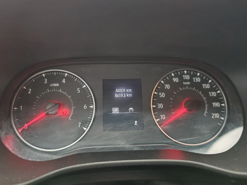 Dacia Jogger 2900лв за получаване, 1.0TCe EcoG 6+ 1 ГАЗ, снимка 11 - Автомобили и джипове - 52462899