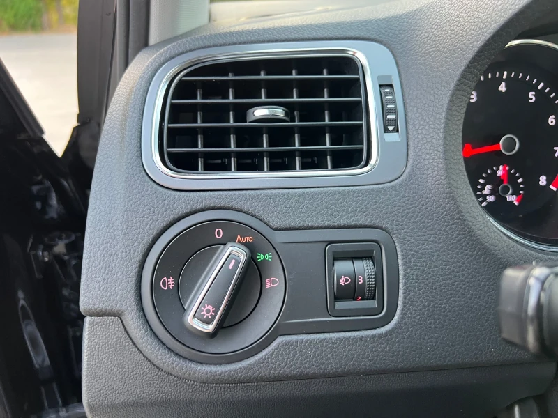 VW Polo 1.2TSI /4 ЦИЛИНДЪРА/ FACE* EURO6, снимка 10 - Автомобили и джипове - 52952644