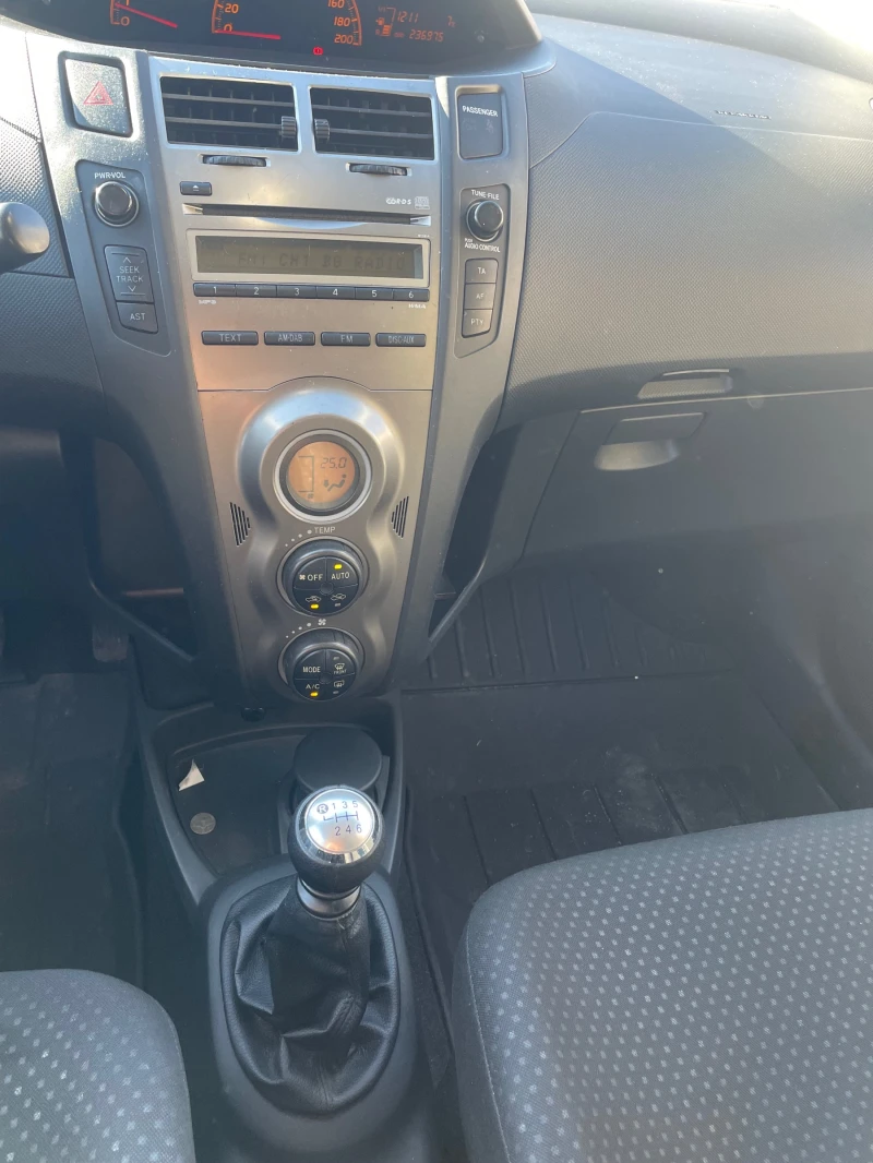 Toyota Yaris Facelift, снимка 13 - Автомобили и джипове - 52853362