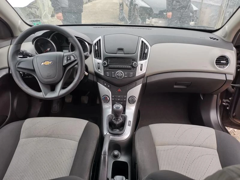 Chevrolet Cruze 1.6 i, снимка 6 - Автомобили и джипове - 31190755