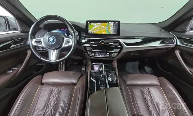 BMW 530E М ПАКЕТ ОБДУХВАНЕ ДИСТРОНИК HEAD UP ПАНОРАМА, снимка 10 - Автомобили и джипове - 55656561