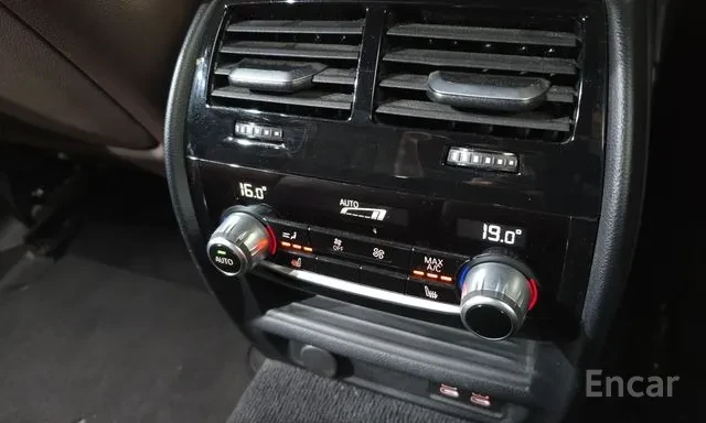 BMW 530E М ПАКЕТ ОБДУХВАНЕ ДИСТРОНИК HEAD UP ПАНОРАМА, снимка 13 - Автомобили и джипове - 55656561