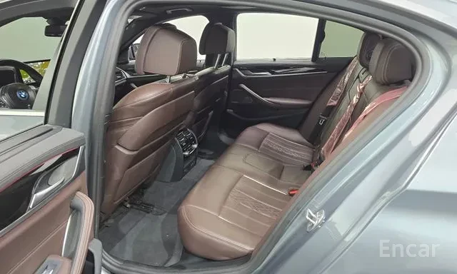 BMW 530E М ПАКЕТ ОБДУХВАНЕ ДИСТРОНИК HEAD UP ПАНОРАМА, снимка 12 - Автомобили и джипове - 55656561