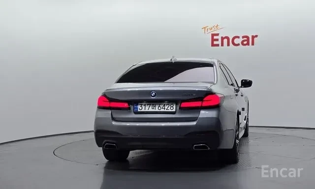BMW 530E М ПАКЕТ ОБДУХВАНЕ ДИСТРОНИК HEAD UP ПАНОРАМА, снимка 4 - Автомобили и джипове - 55656561