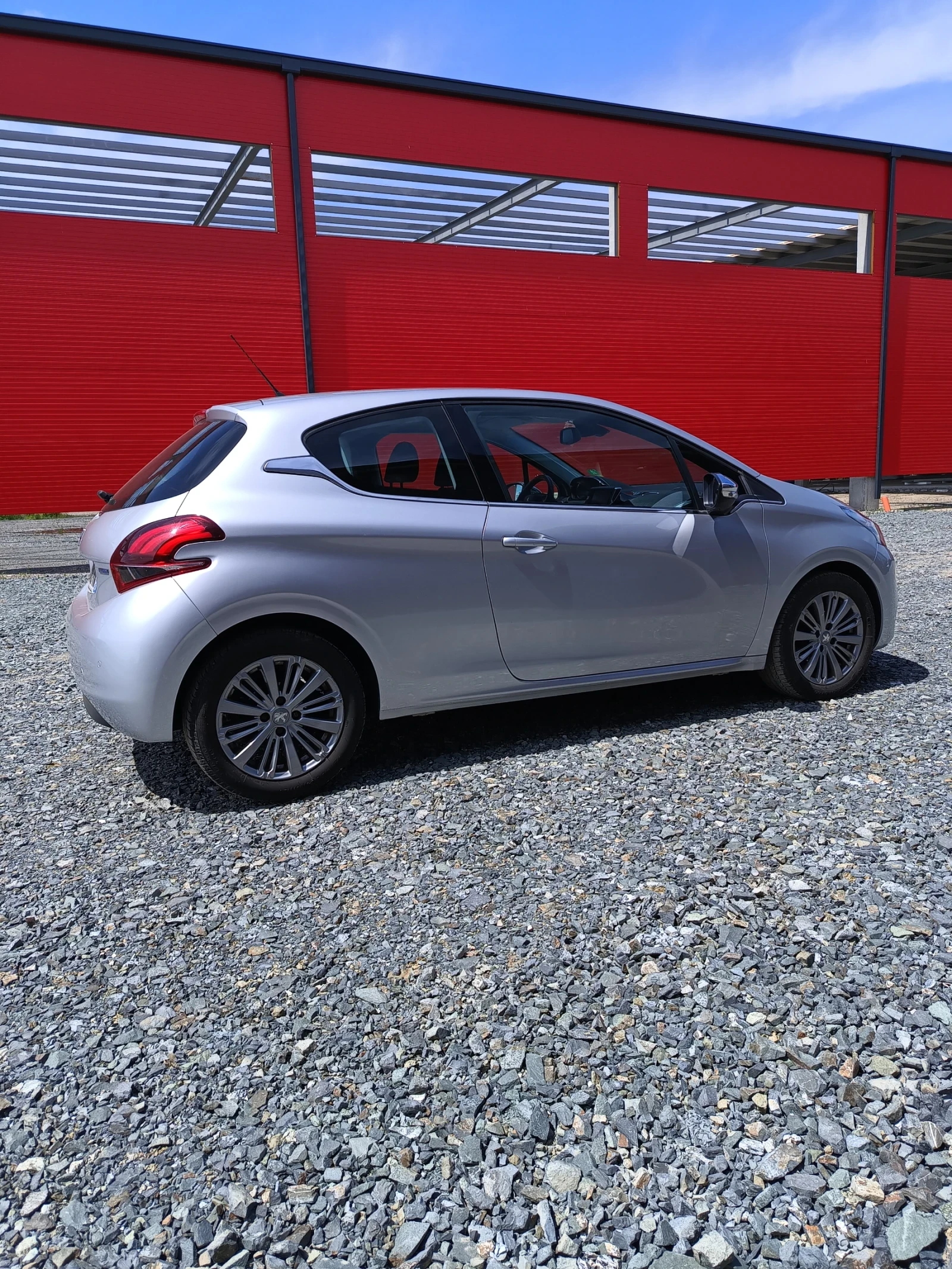Peugeot 208 1.6 BLUE HDI - изображение 4