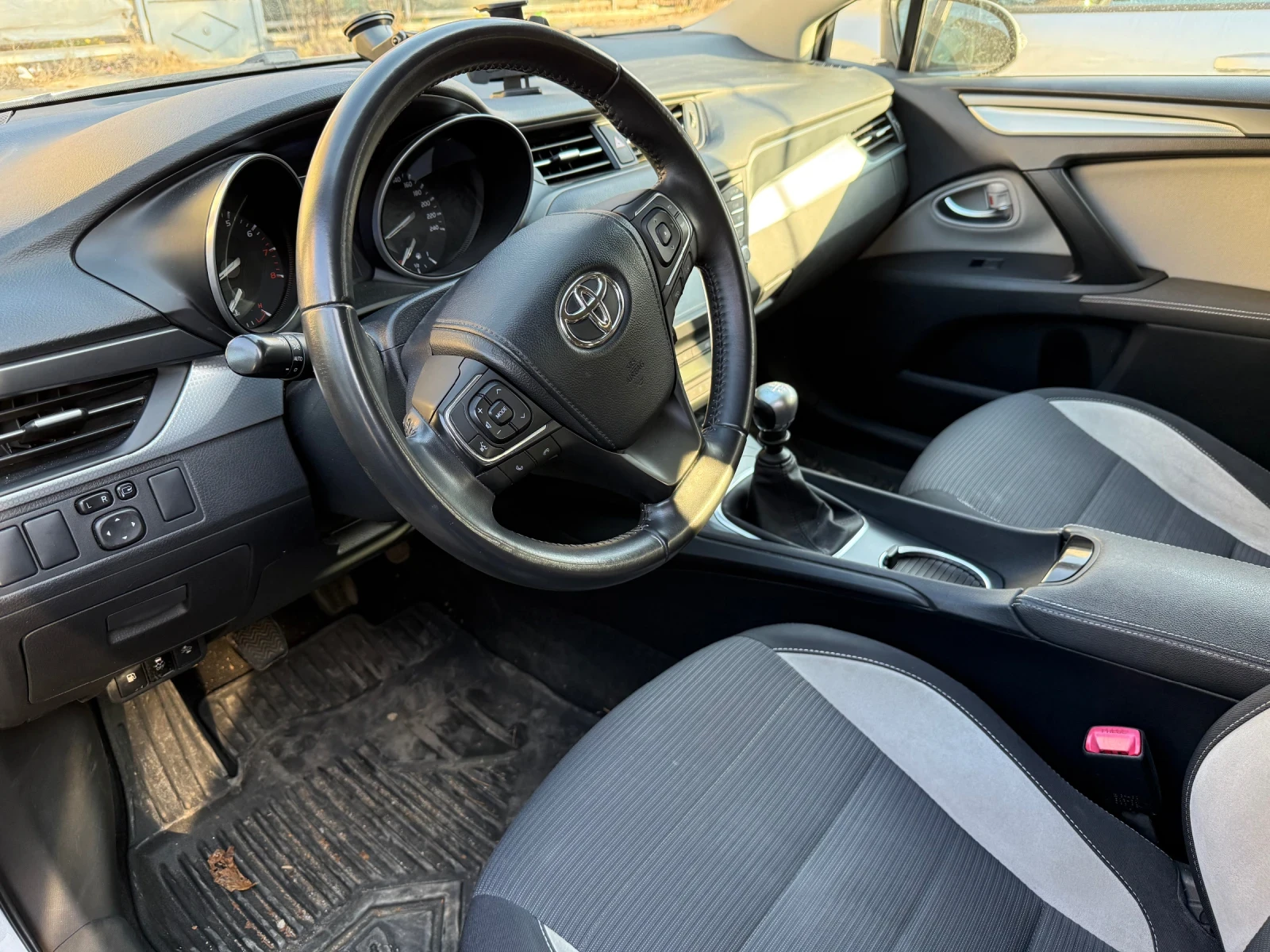 Toyota Avensis  - изображение 8