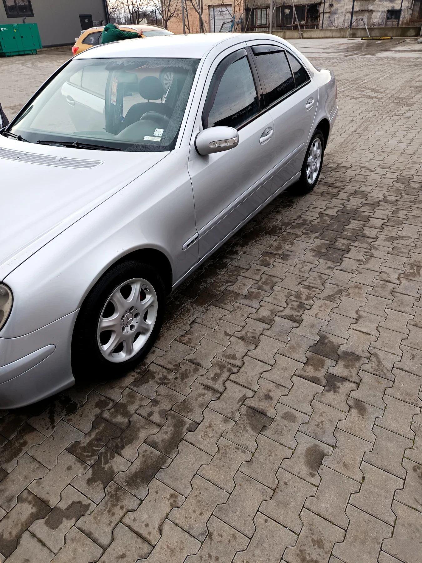 Mercedes-Benz E 270, снимка 3 - Автомобили и джипове - 53743785