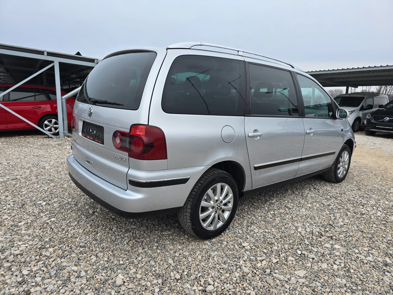 VW Sharan 2.0 TDI 140кс ! ! 7 МЕСТА, снимка 5 - Автомобили и джипове - 53808119