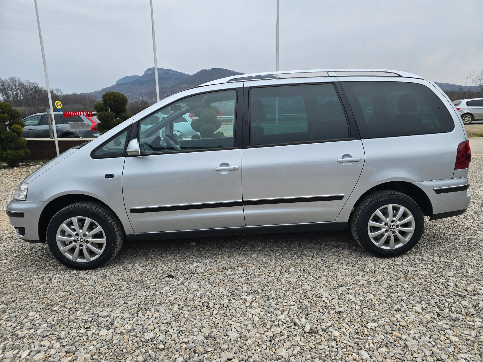 VW Sharan 2.0 TDI 140кс ! ! 7 МЕСТА, снимка 2 - Автомобили и джипове - 53808119